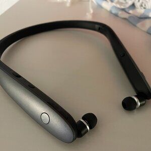 NWT Foldable Bluetooth Headset – Lightweight & Retractable